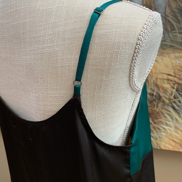 Beautiful cocktail top super silky soft SZ LG spaghetti straps, accordion front - Picture 6 of 10